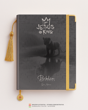 Bíblia Personalizada Leão – Capa Jesus is King 02 Papel Offset especial Personalizado Impressão colorida em alta resolução Capa dura laminada Lombada ou Espiral Após a confirmação do pedido, entraremos em contato via WhatsApp em até 48h úteis para coletar o nome ou frase.
