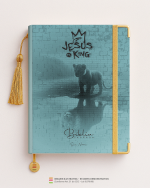 Bíblia Personalizada Leão – Capa Jesus is King 04 Papel Offset especial Personalizado Impressão colorida em alta resolução Capa dura laminada Lombada ou Espiral Após a confirmação do pedido, entraremos em contato via WhatsApp em até 48h úteis para coletar o nome ou frase.