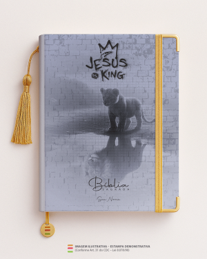 Bíblia Personalizada Leão – Capa Jesus is King 06 Papel Offset especial Personalizado Impressão colorida em alta resolução Capa dura laminada Lombada ou Espiral Após a confirmação do pedido, entraremos em contato via WhatsApp em até 48h úteis para coletar o nome ou frase.
